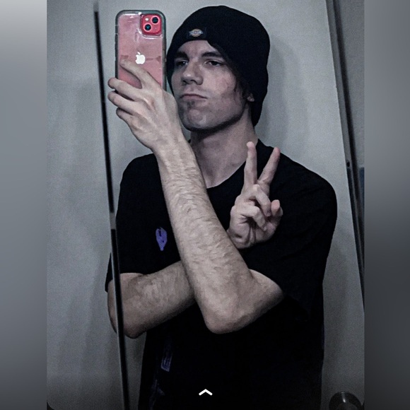 Hello.32x30 pants, Men’s size large. - Picture 8 of 9